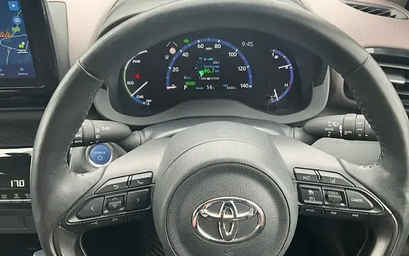 Used Toyota Yaris Cross 116 HP (85 kW) 2024 Red SUV
