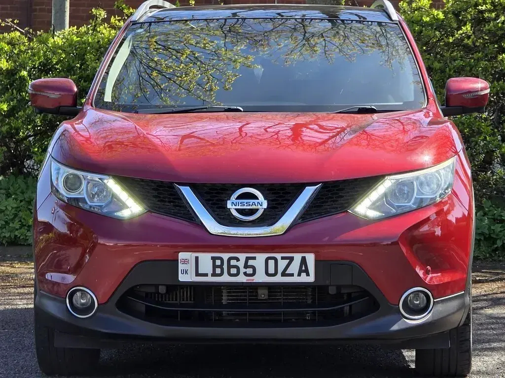 Usado Nissan Qashqai N-TEC 115 CV (84 kW) 2016 Rojo SUV