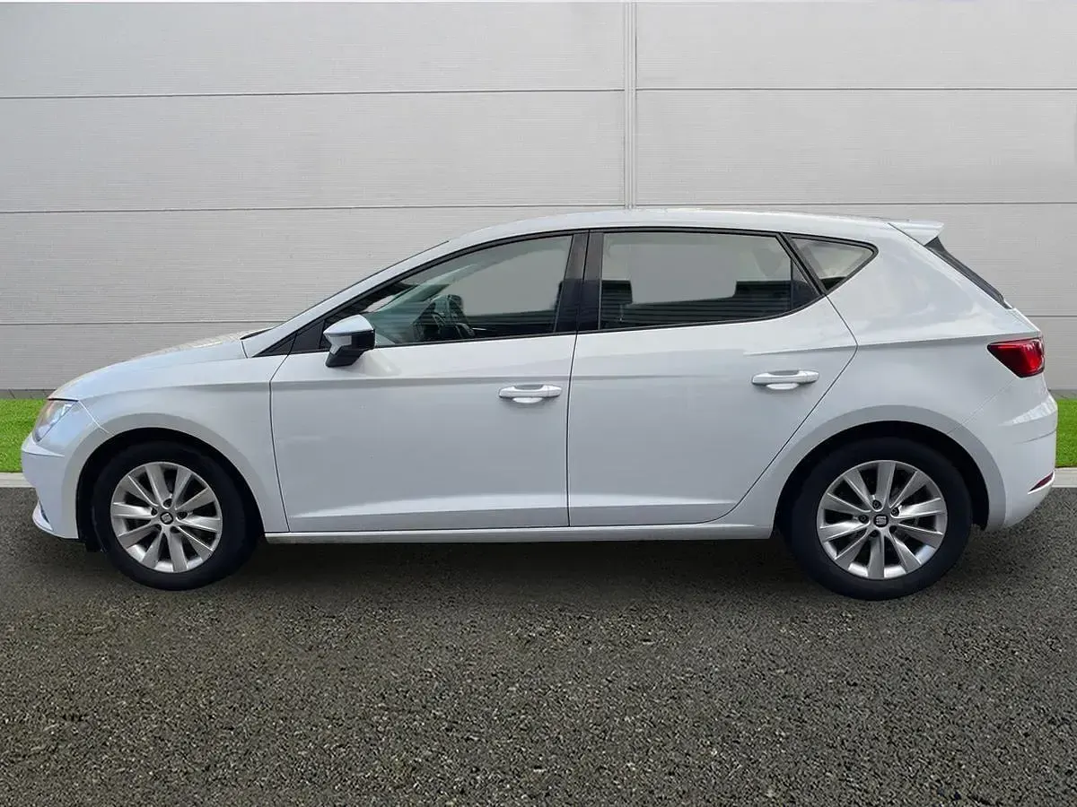 Used Seat Leon Ecomotive 116 HP (85 kW) 2018 White Hatchback