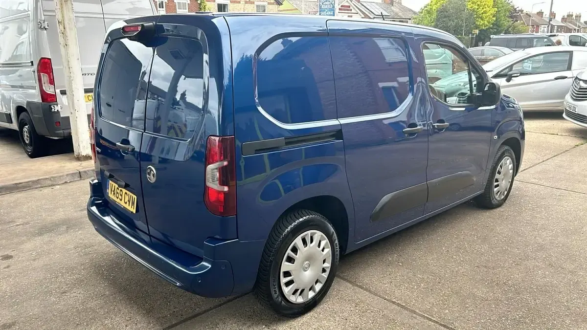 Used Vauxhall Combo Sportive 100 HP (73 kW) 2020 Blue MPV