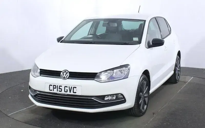 Used VW Polo Design 90 HP (66 kW) 2015 White Hatchback