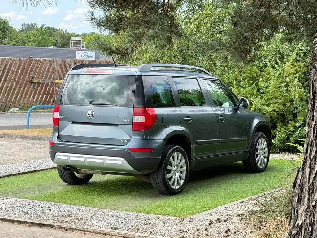 Used Skoda Yeti Business Line 150 HP (110 kW) 2015 Grey SUV