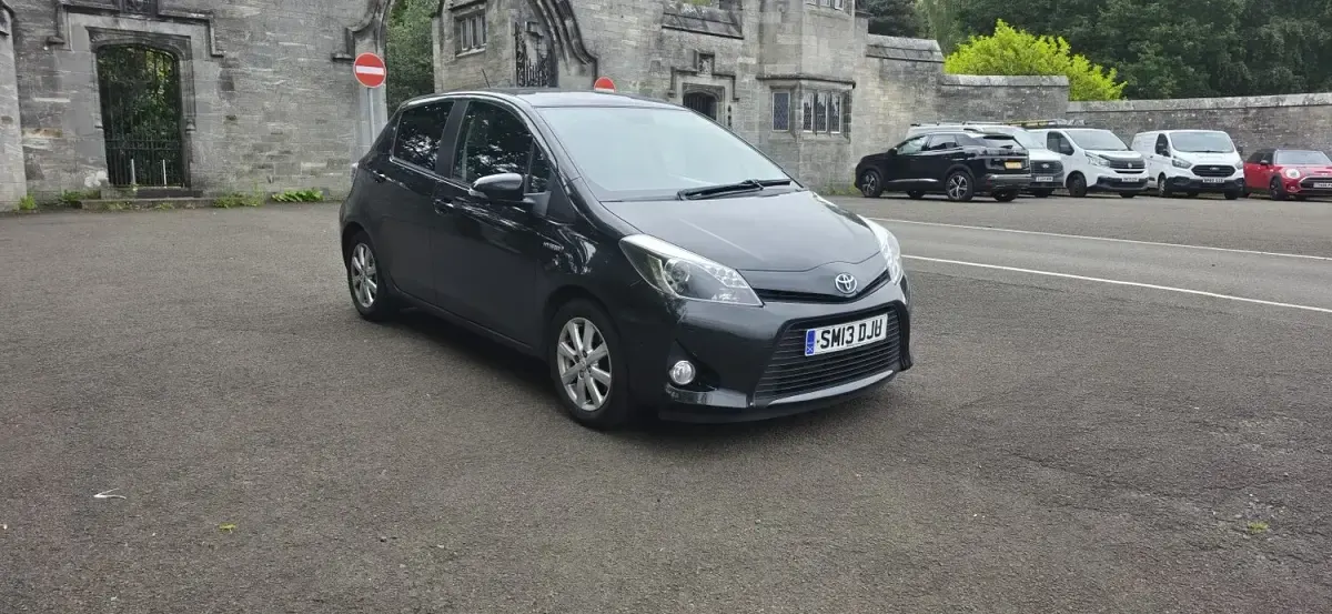 Used Toyota Yaris T4 101 HP (74 kW) 2013 Black Hatchback