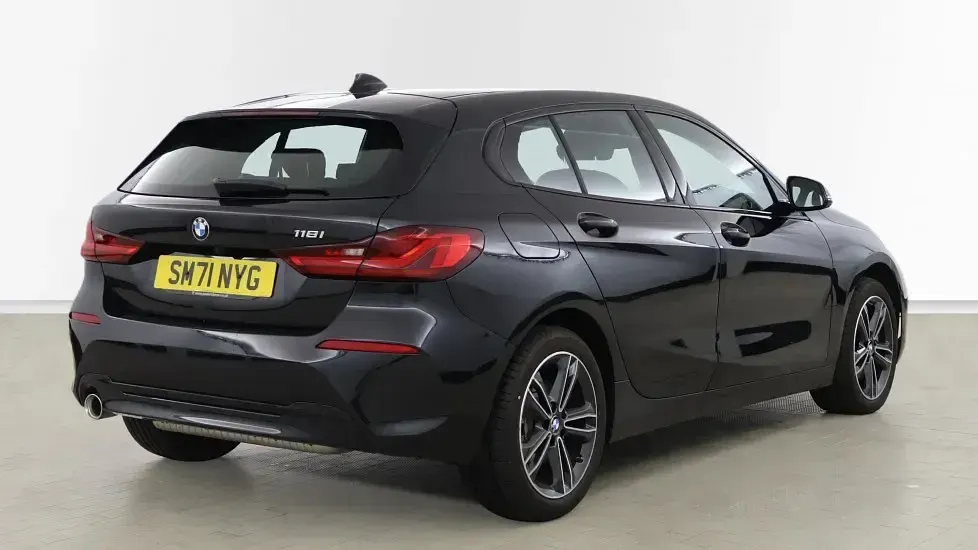 Usado BMW 118 Sport Line 134 HP (98 kW) 2022 Preto Citadino