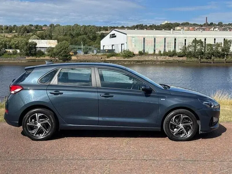 Used Hyundai i30 SE 120 HP (88 kW) 2023 Blue Hatchback