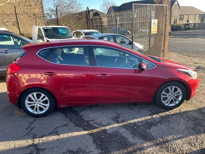 Used Kia Ceed 126 HP (92 kW) 2013 Red Hatchback