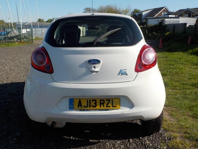 Usado Ford Ka 69 HP (50 kW) 2013 Branco Citadino