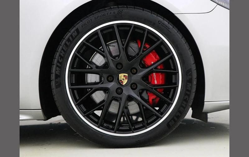 Used Porsche Panamera 453 HP (333 kW) 2019 Silver Hatchback