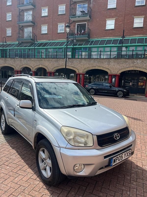 Silver Used 2005 Toyota RAV4 SUV | £1,999 (Fair price) - Image 1/4