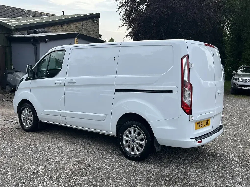 Usado Ford Transit Custom Limited 130 CV (95 kW) 2021 Blanco Van
