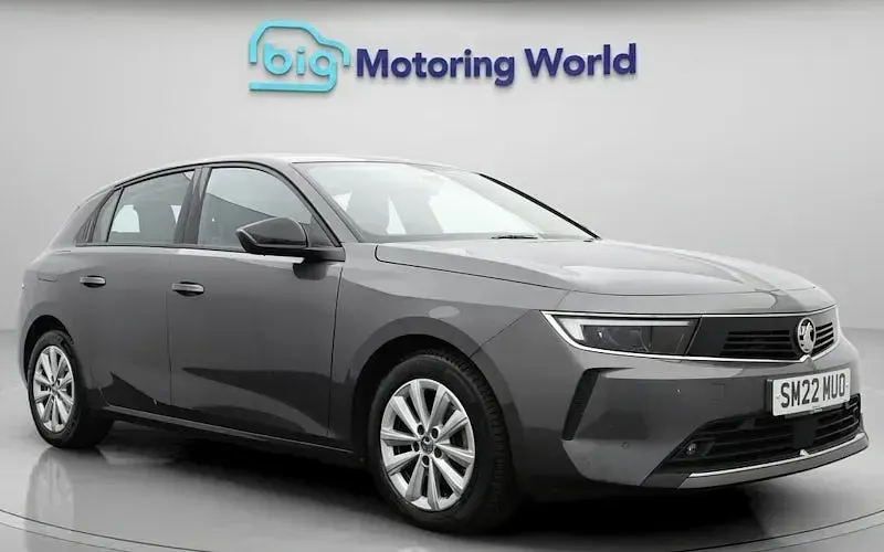 Used Vauxhall Astra Design Edition 131 HP (96 kW) 2022 Hatchback