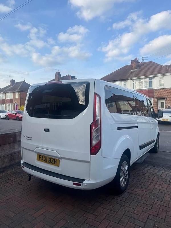 Used Ford Tourneo Zetec 105 HP (77 kW) 2021 White MPV