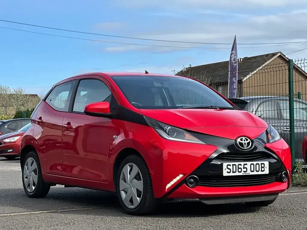 Used Toyota Aygo X-play 69 HP (50 kW) 2015 Hatchback