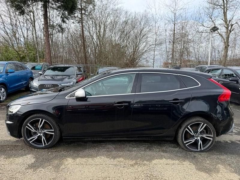 Used Volvo V40 R-Design 122 HP (89 kW) 2019 Black Estate
