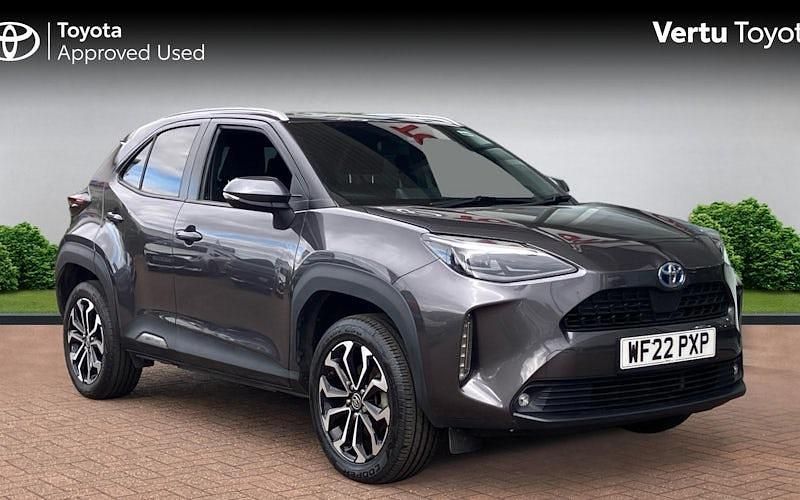 Used 2025 Toyota Yaris Hybrid Design Estate | £19,214 (Super price) - Image 1/4