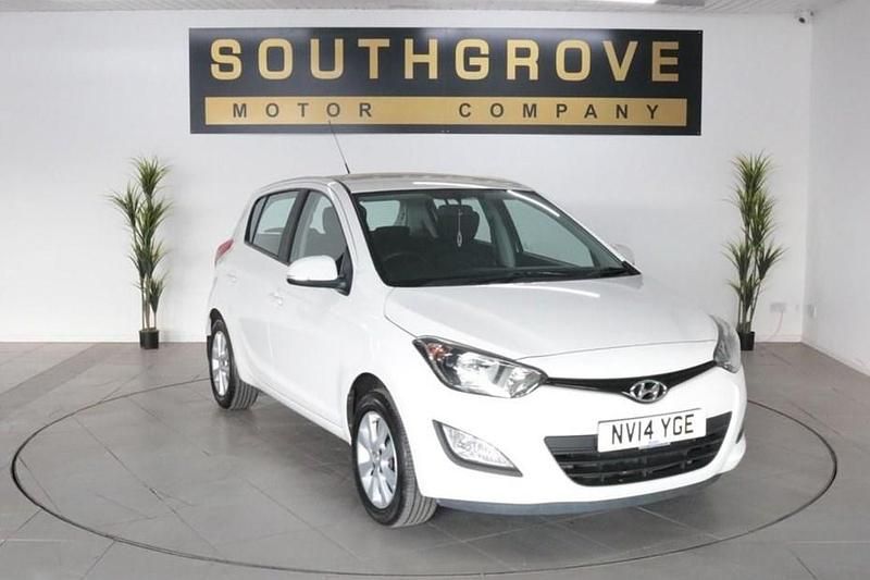 White Used 2014 Hyundai i20 Active Hatchback | £4,789 (Super price) - Image 1/1