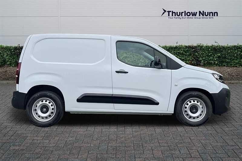 New Vauxhall Combo 100 kW (136 HP) 2025 White Van