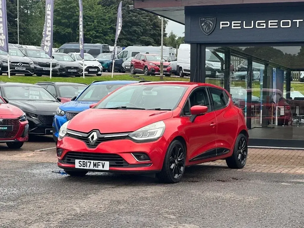 Used Renault Clio Dynamique 90 HP (66 kW) 2017 Red Hatchback