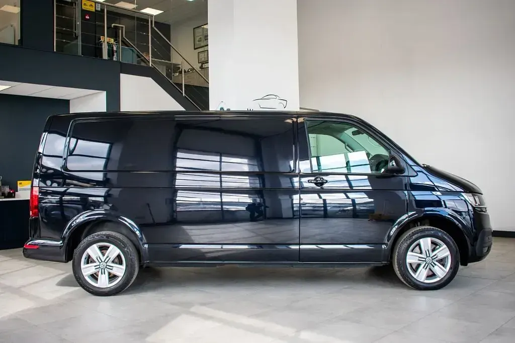 Used VW Transporter Highline 150 HP (110 kW) 2022 Black Van
