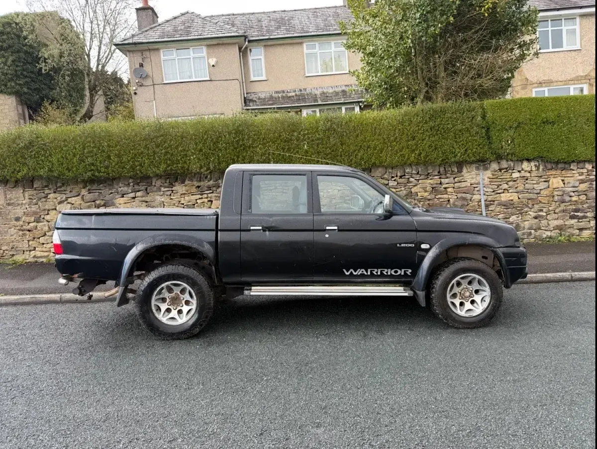 Gebraucht Mitsubishi L200 Warrior 113 PS (83 kW) 2004 Schwarz Pickup