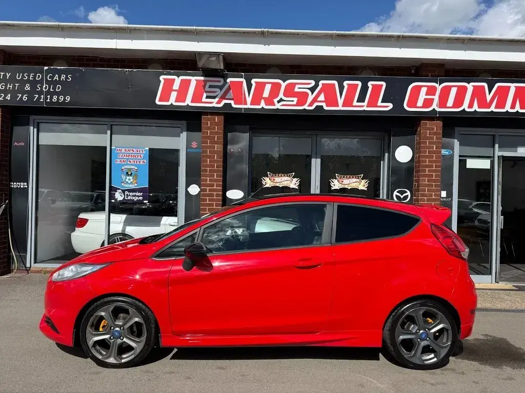 Used Ford Fiesta ST 182 HP (133 kW) 2015 Red Hatchback