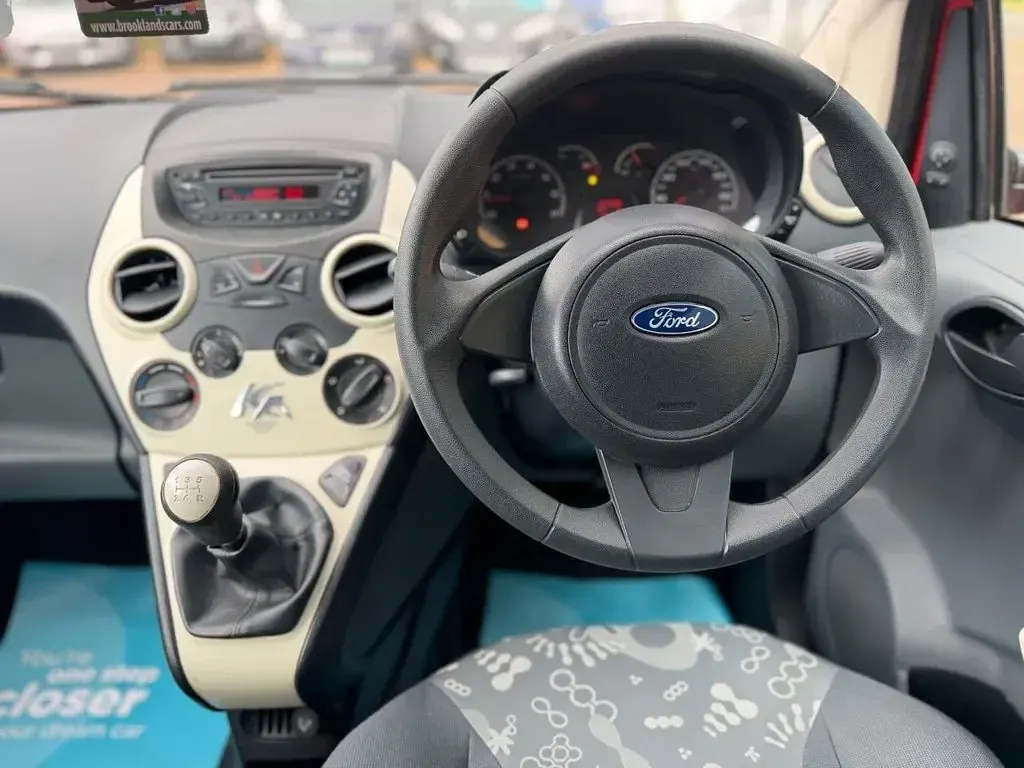 Used Ford Ka 69 HP (50 kW) 2011 Red Hatchback