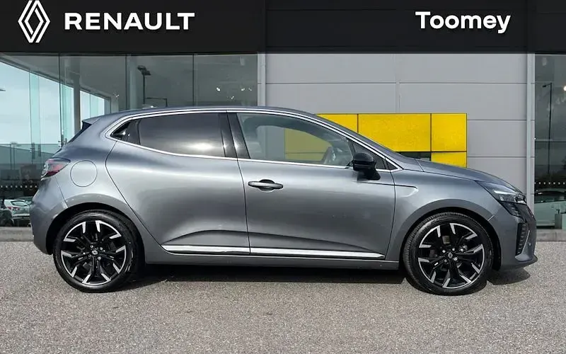 Used Renault Clio V Techno 90 HP (66 kW) 2024 Grey  Hatchback