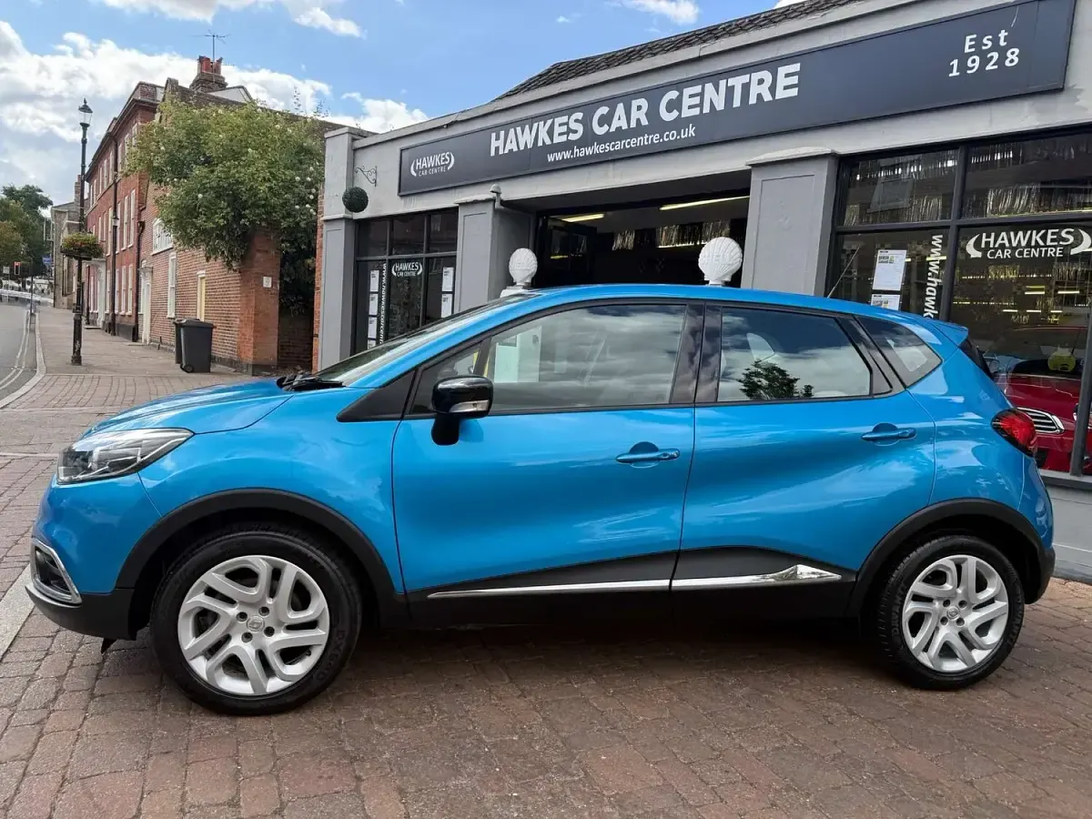 Used Renault Captur Dynamique 88 HP (64 kW) 2017 Blue SUV