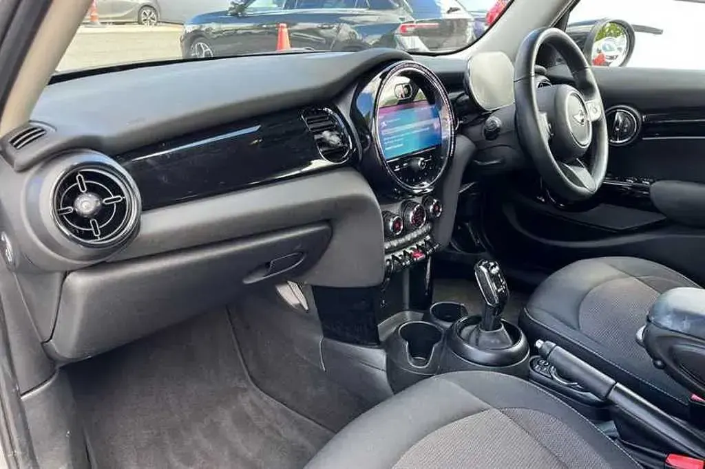 Used Mini Cooper Classic 136 HP (100 kW) 2023 Silver Hatchback
