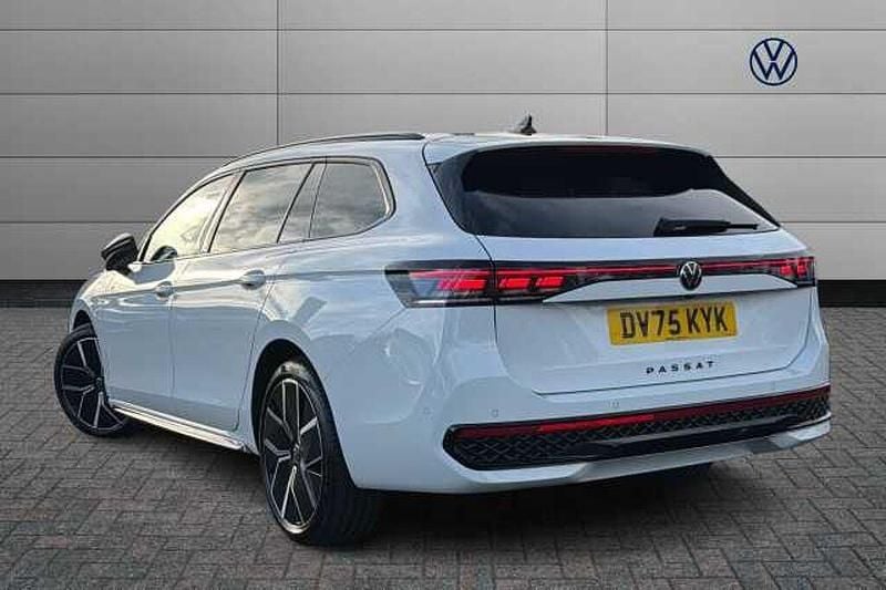 Used VW Passat R-line 204 HP (150 kW) 2025 White Estate