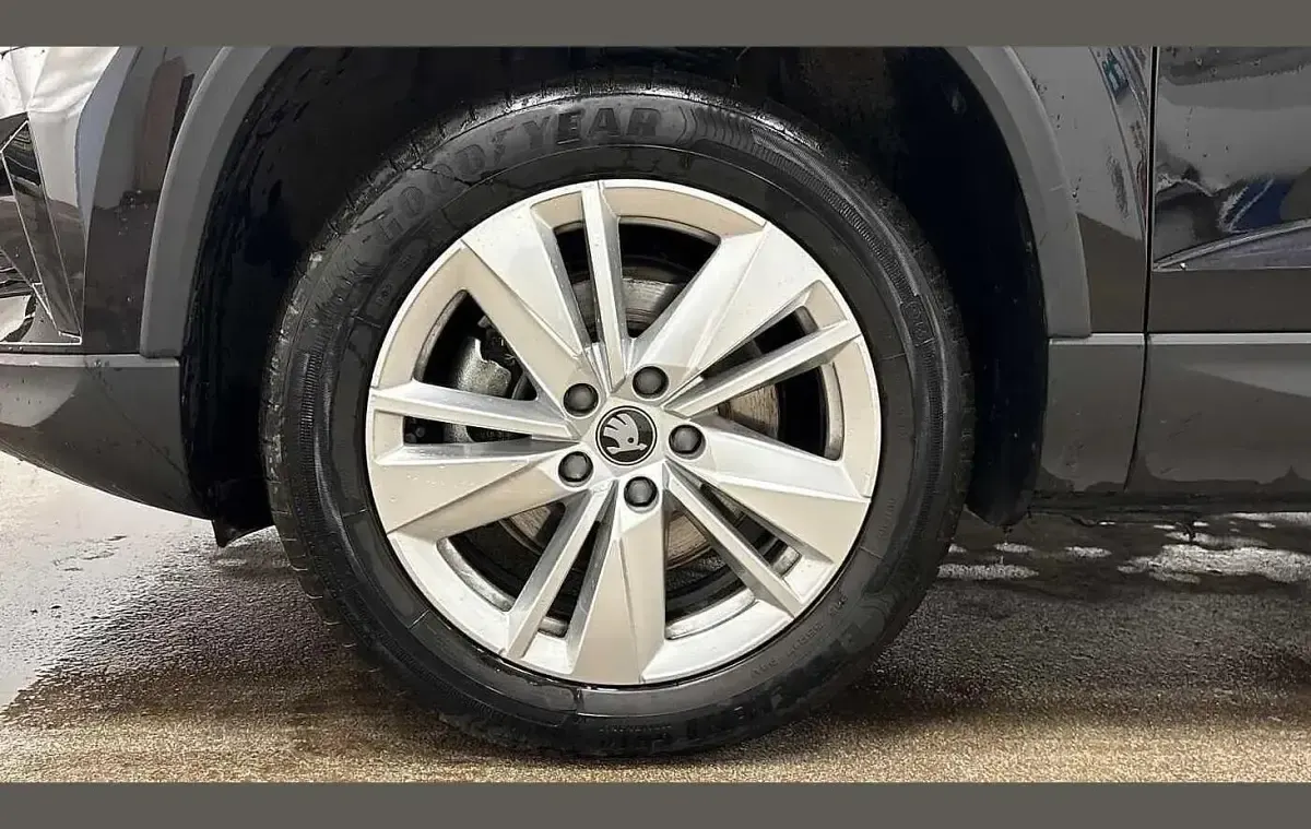 Used Skoda Karoq SE 150 HP (110 kW) 2025 Black magic pearl effect SUV