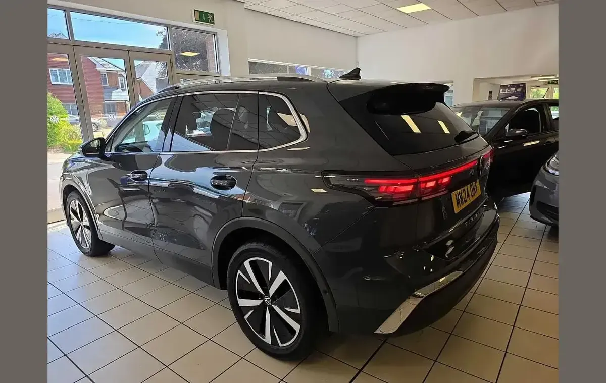 Used VW Tiguan Elegance 147 HP (108 kW) 2024 Grey SUV