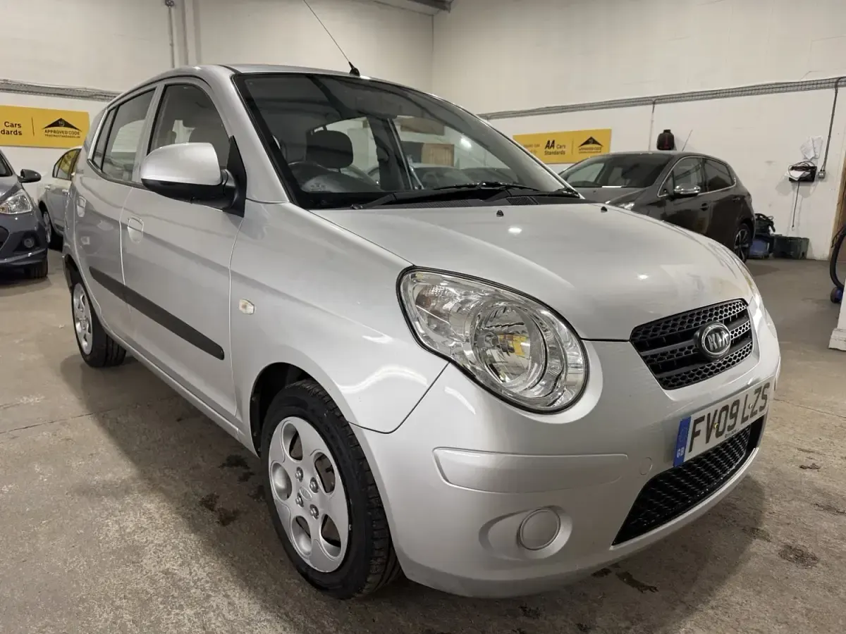 Used Kia Picanto 64 HP (47 kW) 2009 Silver Hatchback