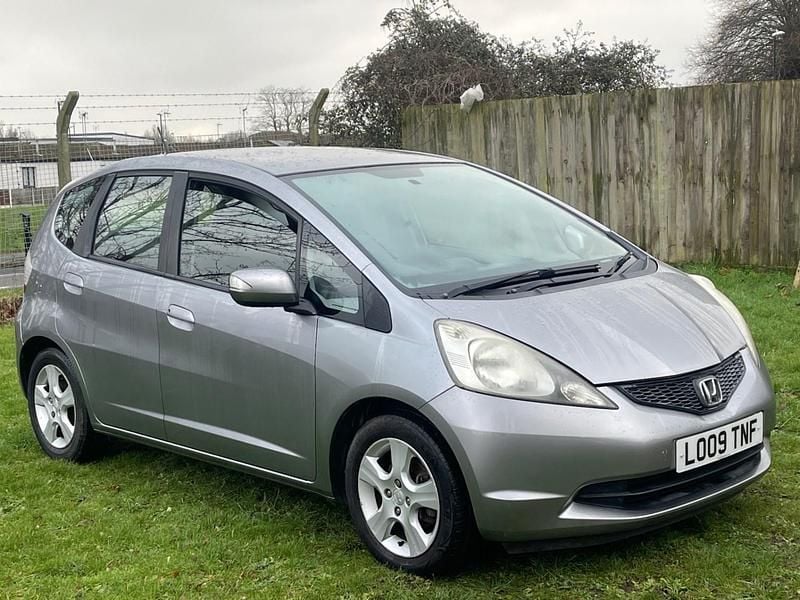 Second-hand Honda Jazz ES 100 CP (73 kW) 2009 Argintiu Hatchback