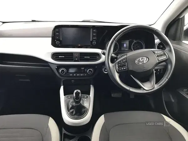 Used Hyundai i10 Premium 84 HP (61 kW) 2023 White Hatchback