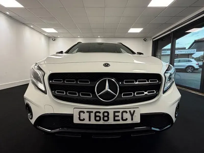 Used Mercedes GLA180 Urban 122 HP (89 kW) 2018 White SUV