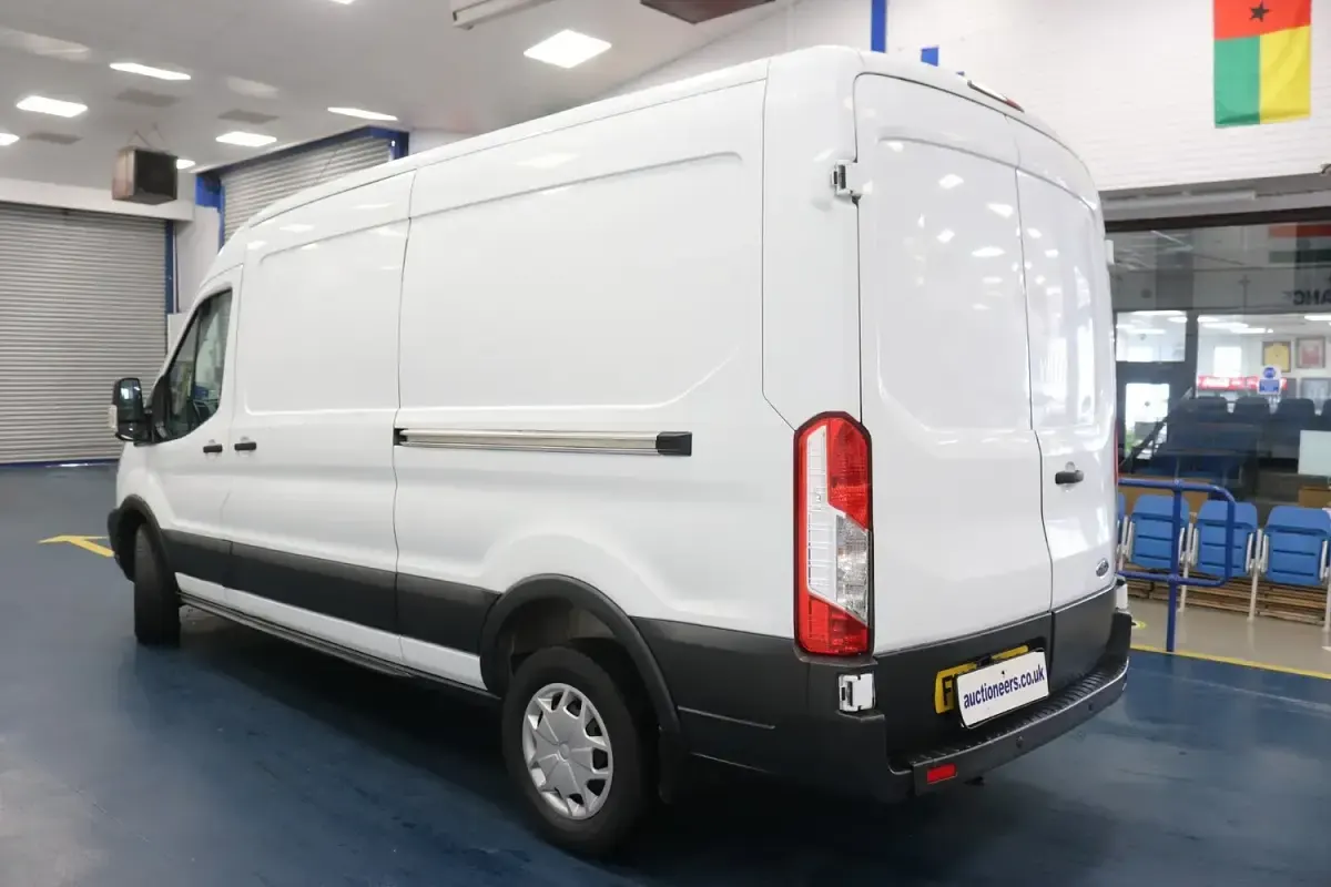 Used Ford Transit 130 HP (95 kW) 2018 White Van