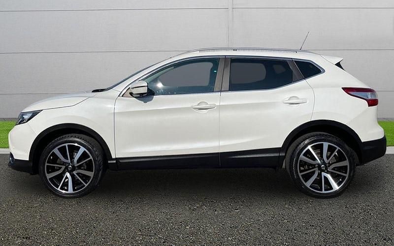 Used Nissan Qashqai Tekna 116 HP (85 kW) 2016 White SUV