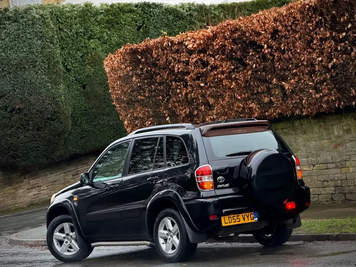 Used Toyota RAV4 147 HP (108 kW) 2005 Black SUV