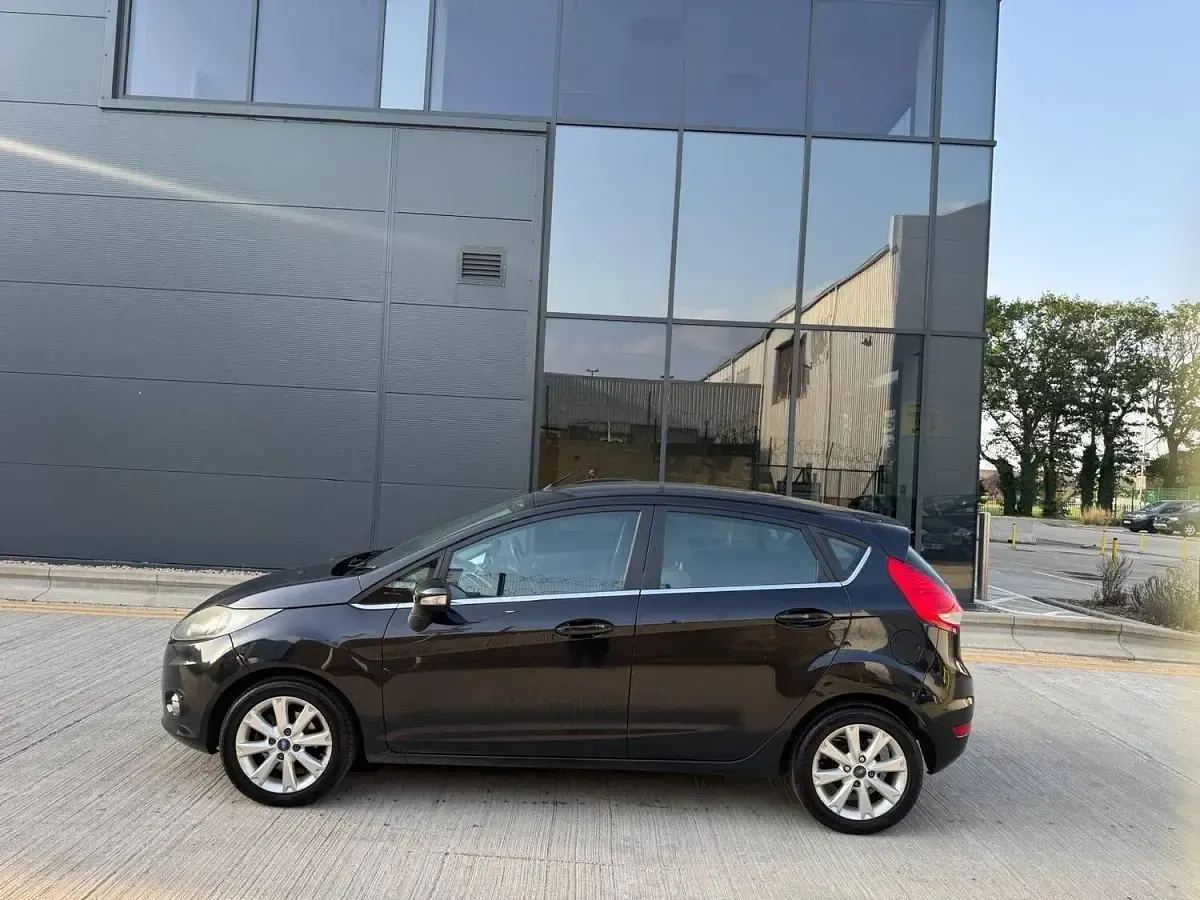 Used Ford Fiesta Zetec 95 HP (69 kW) 2011 Black Hatchback