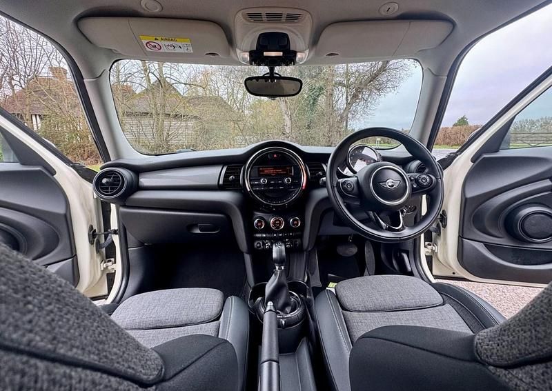 Used Mini Cooper Hatch 2015 White Hatchback