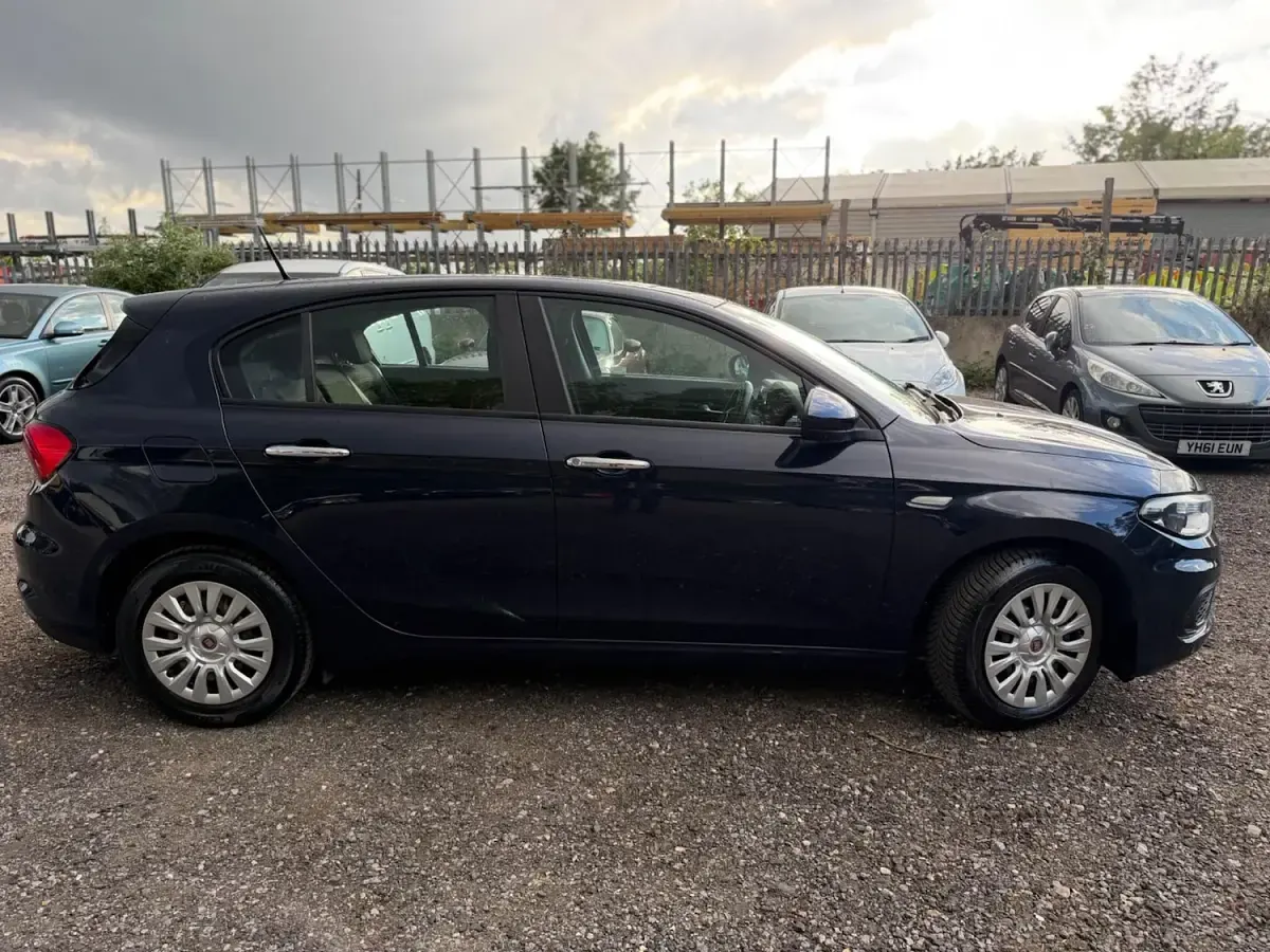 Used Fiat Tipo Easy 95 HP (69 kW) 2017 Blue Hatchback