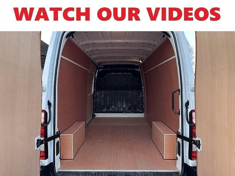 Used Vauxhall Movano Edition 135 HP (99 kW) 2021 White MPV