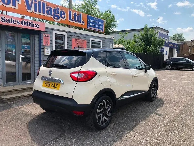 Used Renault Captur Dynamique 90 HP (66 kW) 2015 Black/cream SUV