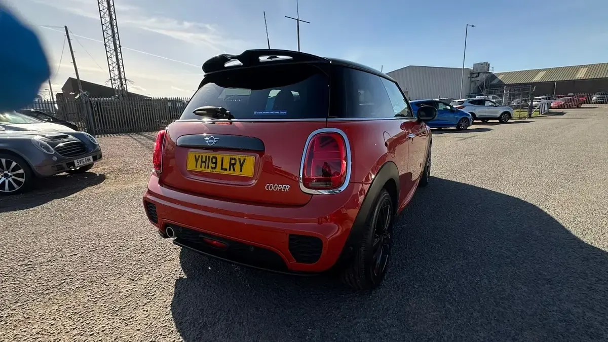 Used Mini Cooper Hatch 134 HP (98 kW) 2019 Orange Hatchback
