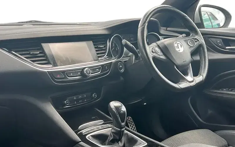 Used Vauxhall Insignia SRi 170 HP (125 kW) 2018 Silver Estate