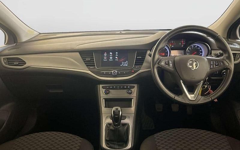 Used Vauxhall Astra Business Edition 110 HP (80 kW) 2021 White Hatchback