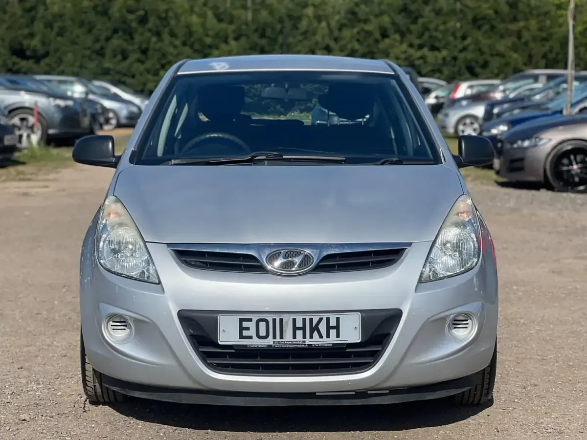 Używany Hyundai i20 Classic 78 KM (57 kW) 2011 Srebrny Hatchback