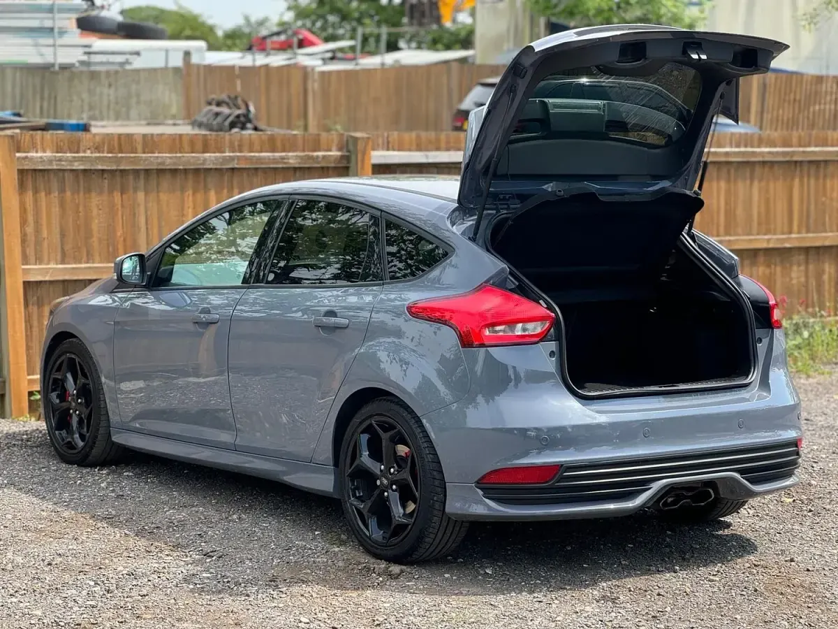 Used Ford Focus ST 250 HP (183 kW) 2016 Grey Hatchback