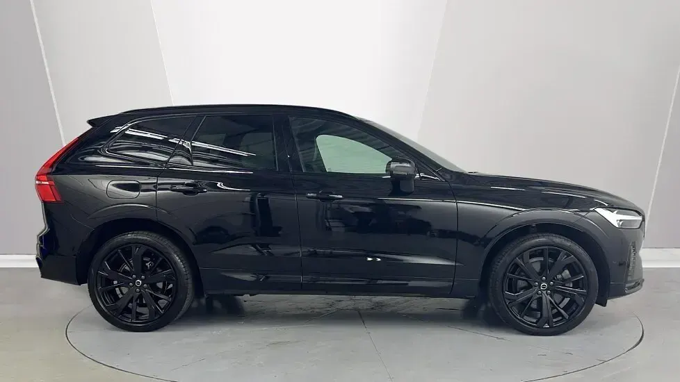 Used Volvo XC60 Plus 247 HP (181 kW) 2025 Black SUV